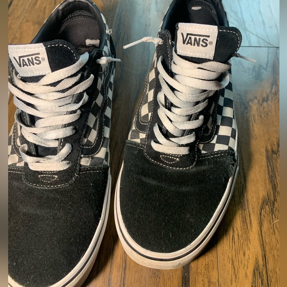 Checker Vans - Picture 3 of 5